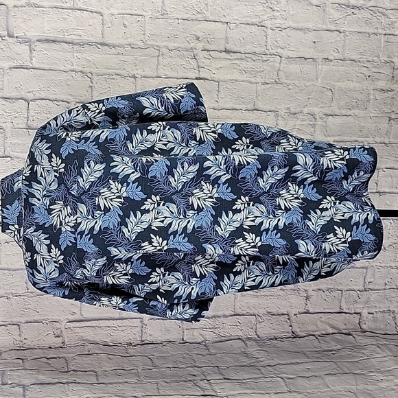 AIGLE‎ Blue and White Floral Hawaiian Shirt Size XL - Picture 6 of 7